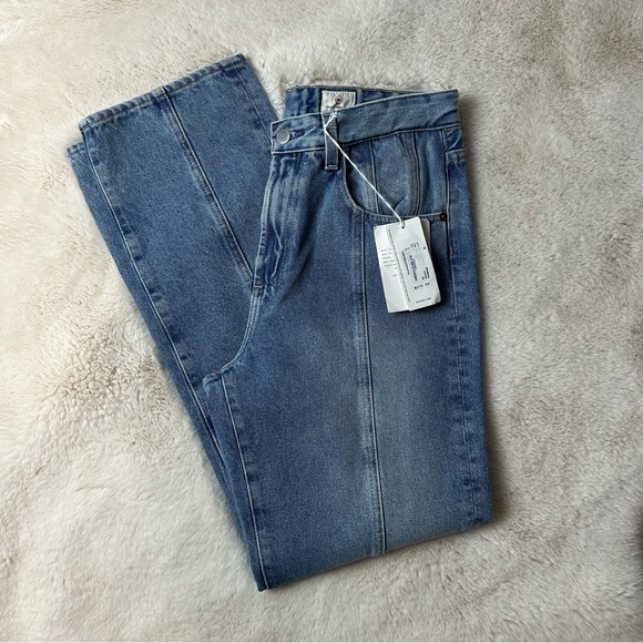 AG ALEXXIS PANELED Vintage Straight Size 28 Jeans Showroom - Picture 2 of 13